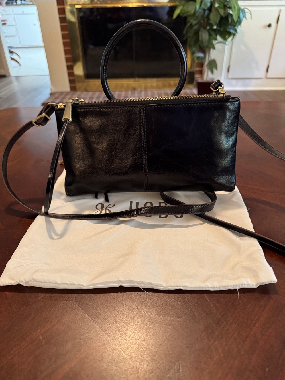 HOBO Black Leather Sable Crossbody - Excellent condition - Picture 2 of 10